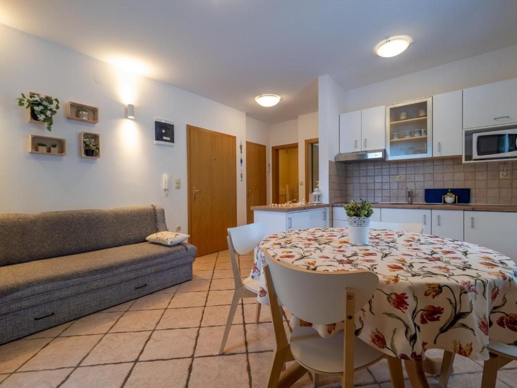 Apartment Dana Baška Buitenkant foto